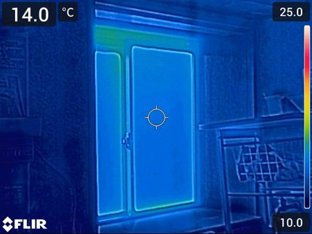 窓断熱をする前の窓の表面温度は14.0℃